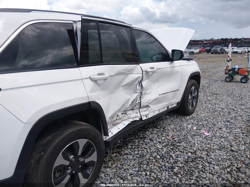 JEEP GRAND CHEROKEE 4XE - zdjęcie 6