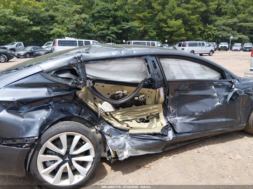 TESLA MODEL 3 - zdjęcie 6