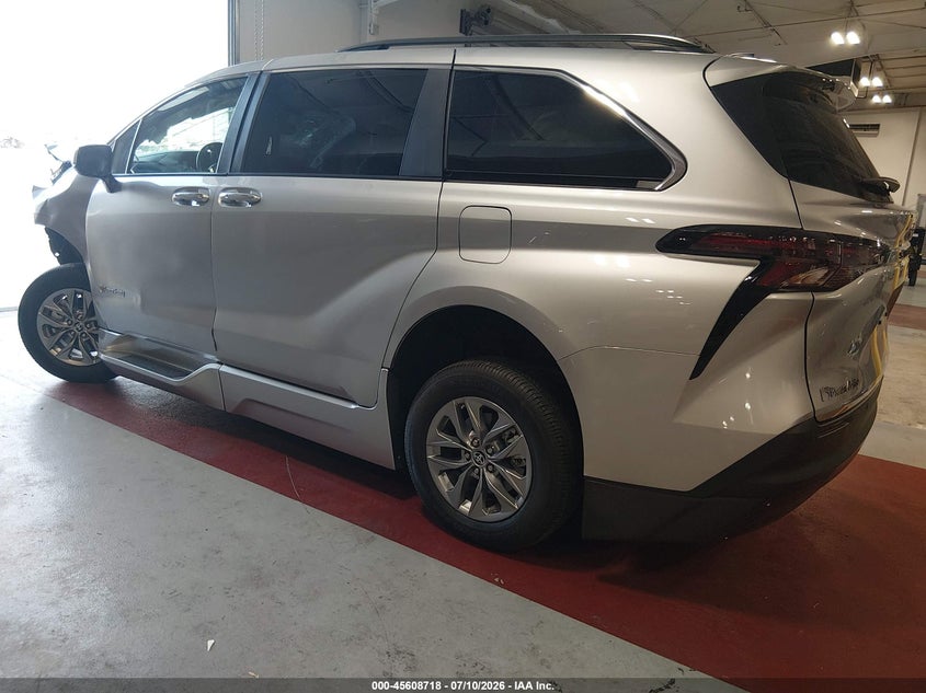 TOYOTA SIENNA - zdjęcie 3