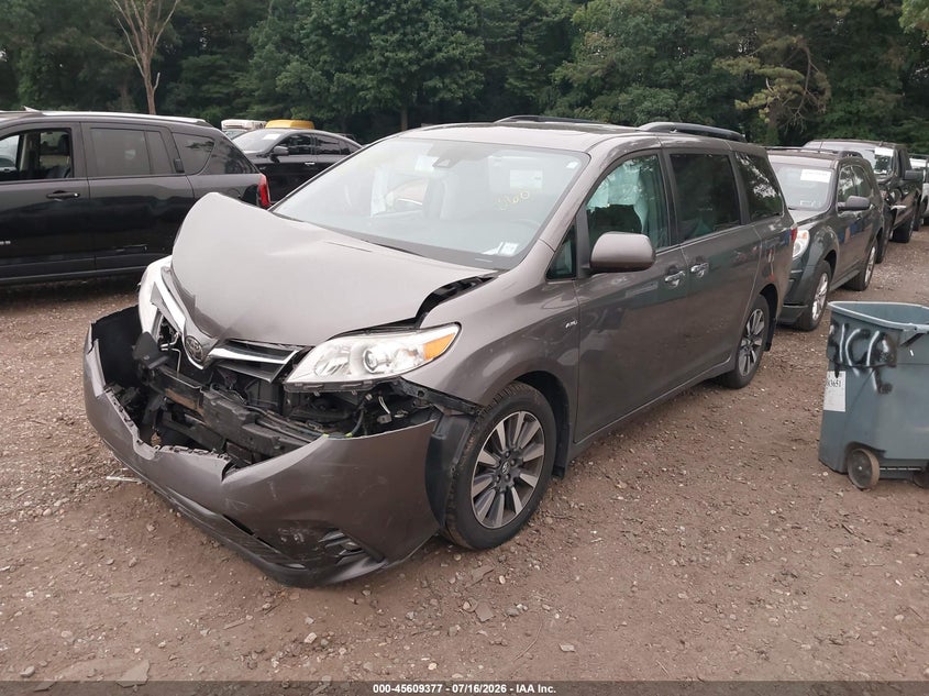 TOYOTA SIENNA - zdjęcie 2