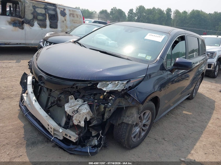 TOYOTA SIENNA - zdjęcie 2