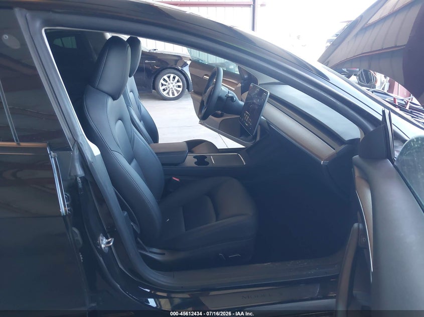 TESLA MODEL 3 - zdjęcie 5