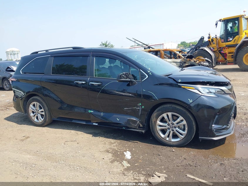 TOYOTA SIENNA - zdjęcie 13