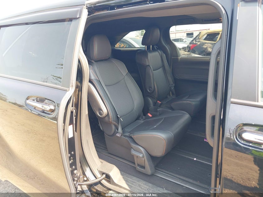 TOYOTA SIENNA - zdjęcie 8