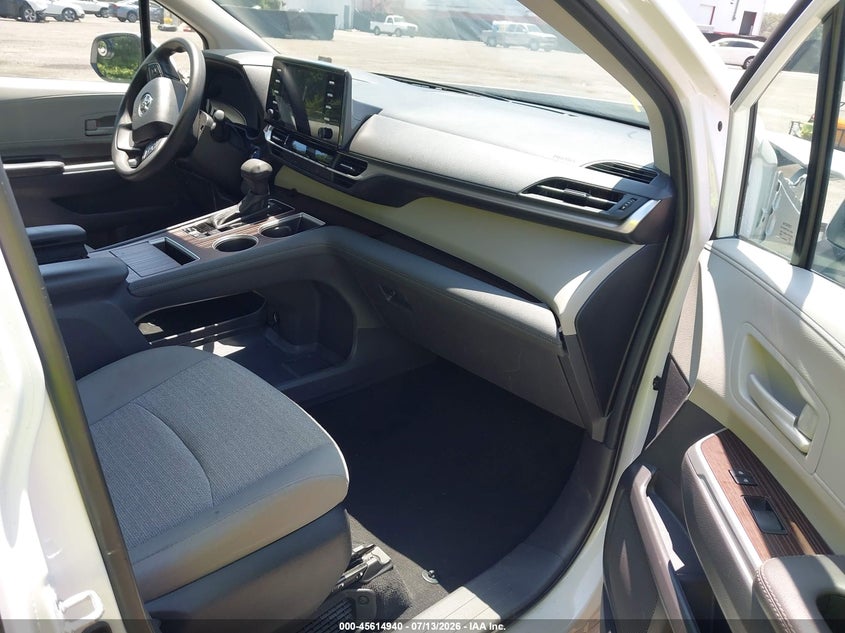 TOYOTA SIENNA - zdjęcie 5