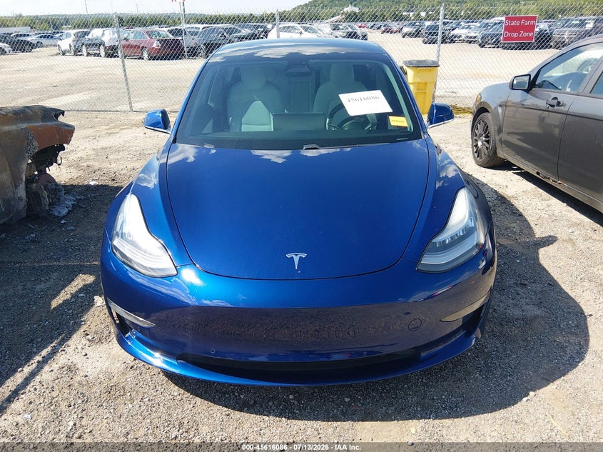 TESLA MODEL 3 - zdjęcie 13