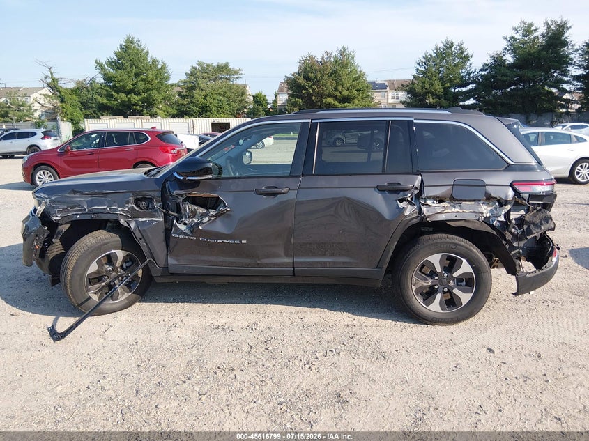 JEEP GRAND CHEROKEE 4XE - zdjęcie 14