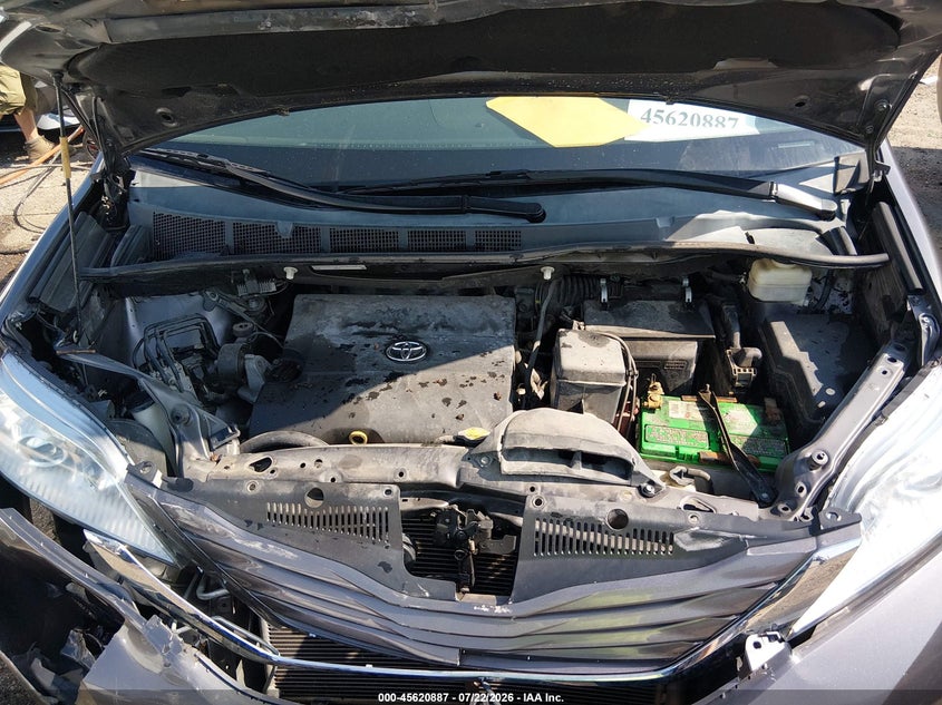 TOYOTA SIENNA - zdjęcie 10