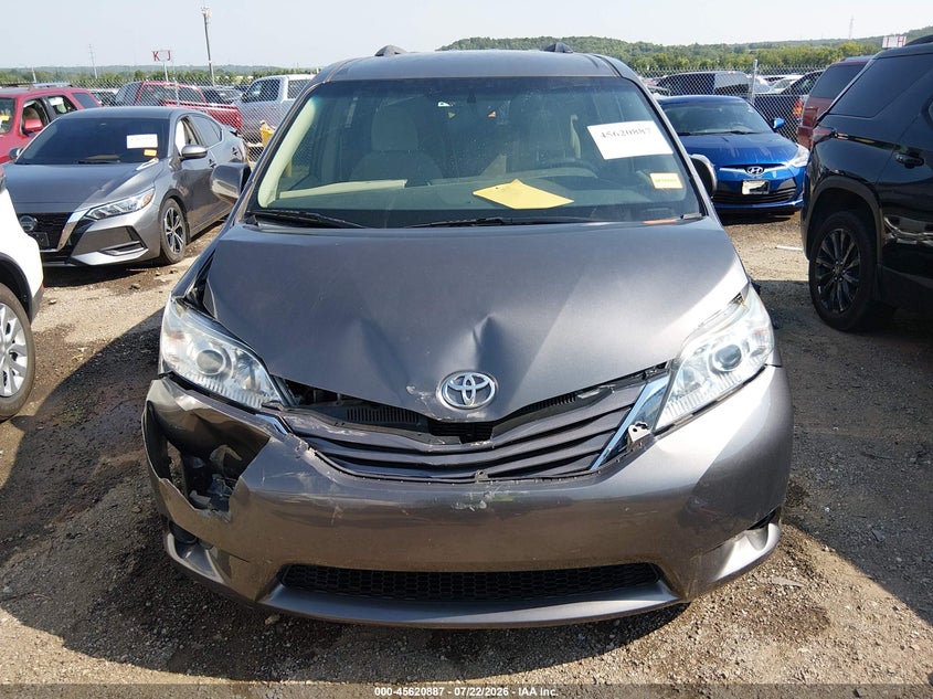 TOYOTA SIENNA - zdjęcie 12
