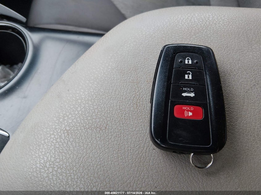 TOYOTA CAMRY - zdjęcie 11