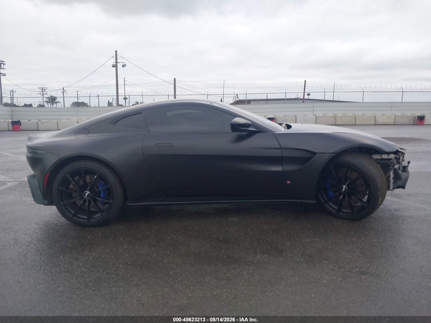 ASTON MARTIN VANTAGE - zdjęcie 14