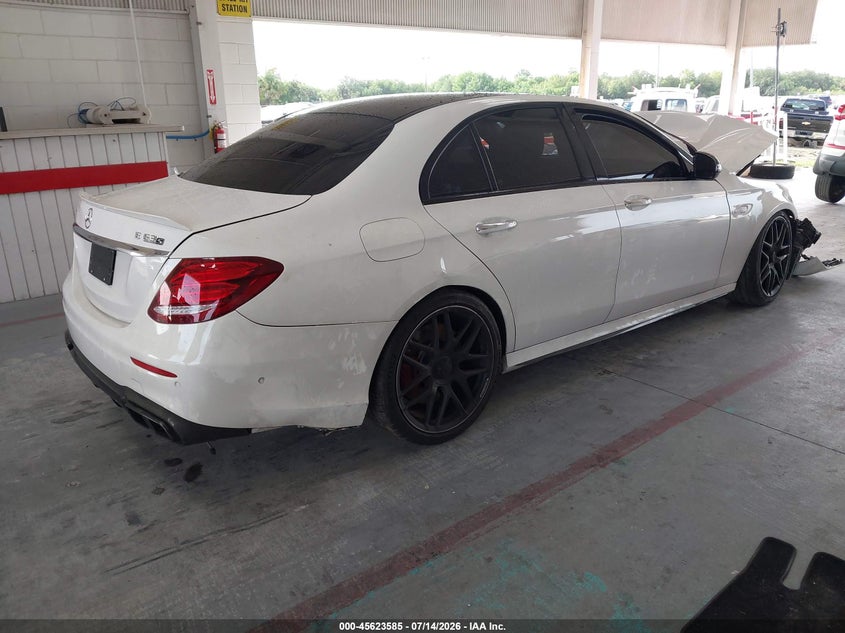 MERCEDES-BENZ AMG E 63 - zdjęcie 4