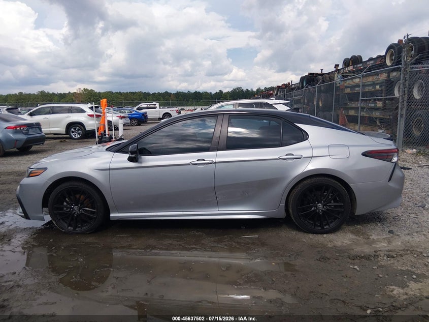 TOYOTA CAMRY - zdjęcie 15