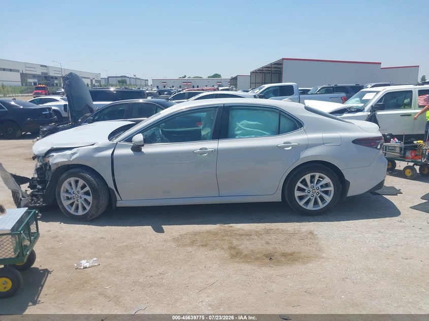 TOYOTA CAMRY - zdjęcie 14