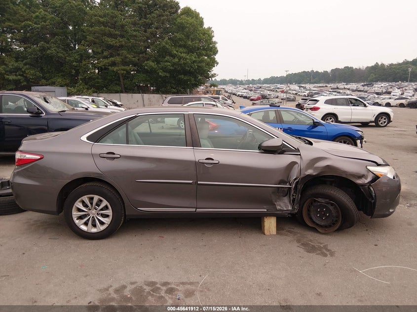TOYOTA CAMRY - zdjęcie 13