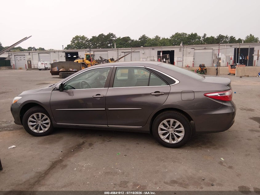 TOYOTA CAMRY - zdjęcie 14