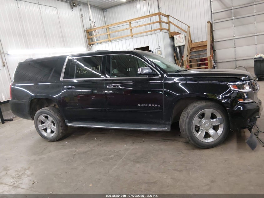 CHEVROLET SUBURBAN - zdjęcie 13