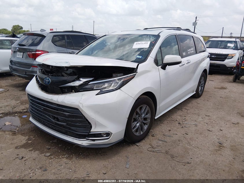 TOYOTA SIENNA - zdjęcie 2