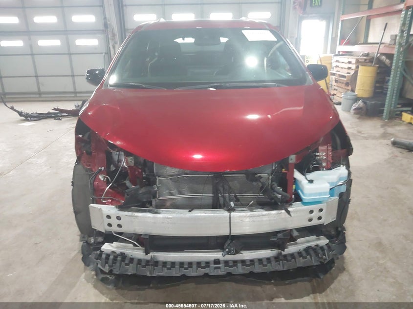 TOYOTA SIENNA - zdjęcie 13