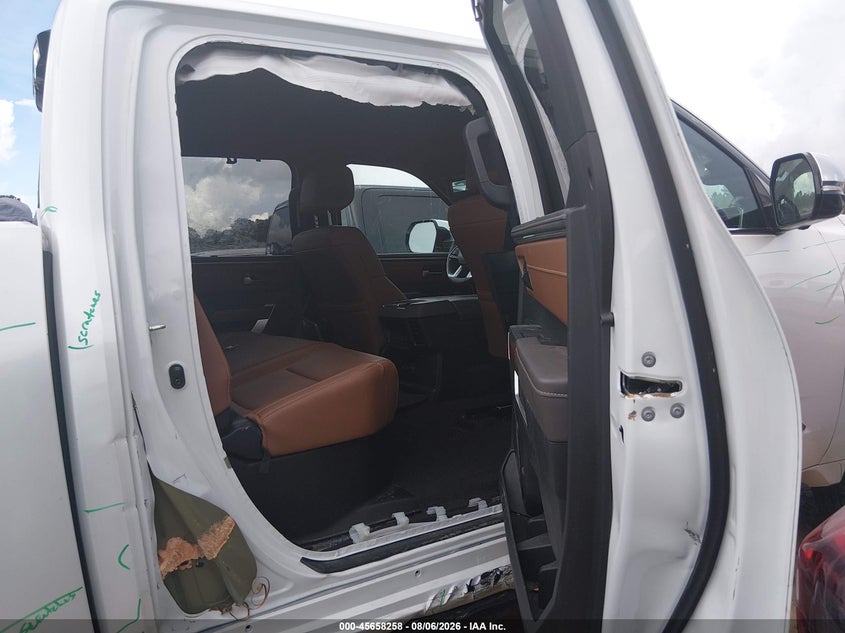 TOYOTA TUNDRA - zdjęcie 8