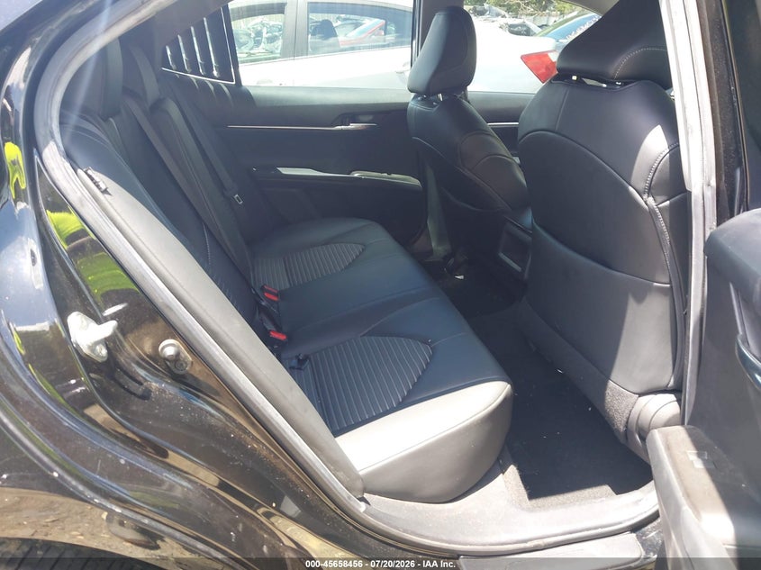 TOYOTA CAMRY - zdjęcie 8