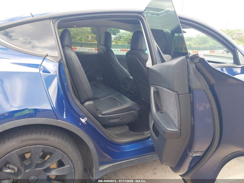 TESLA MODEL Y - zdjęcie 8