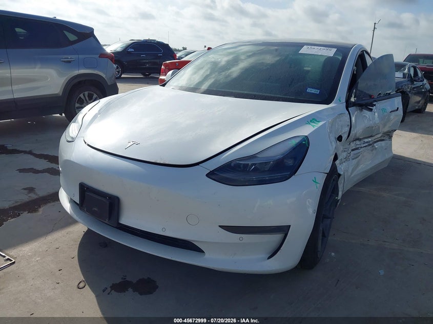 TESLA MODEL 3 - zdjęcie 2