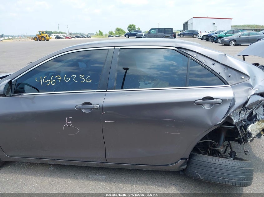 TOYOTA CAMRY - zdjęcie 15