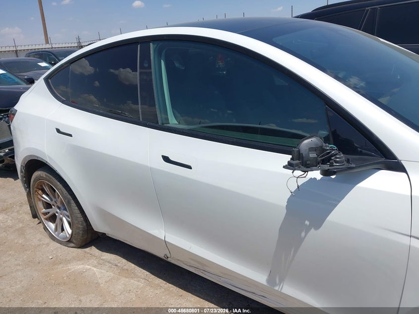 TESLA MODEL Y - zdjęcie 13