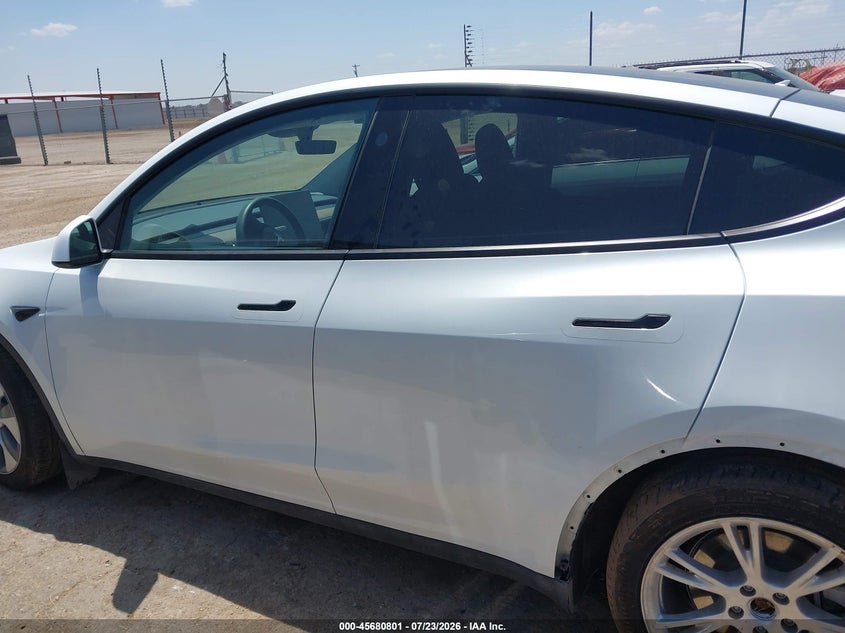 TESLA MODEL Y - zdjęcie 14