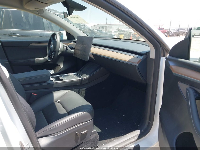 TESLA MODEL Y - zdjęcie 5