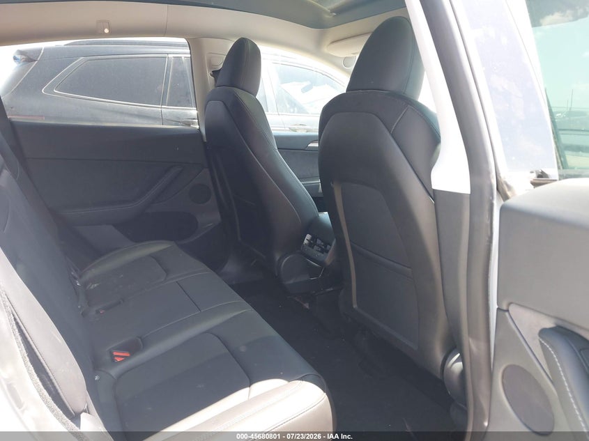TESLA MODEL Y - zdjęcie 8