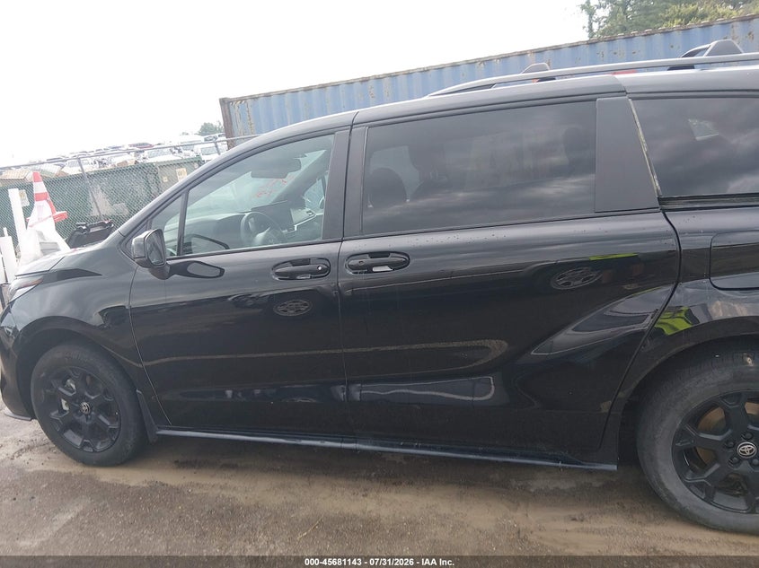 TOYOTA SIENNA - zdjęcie 14