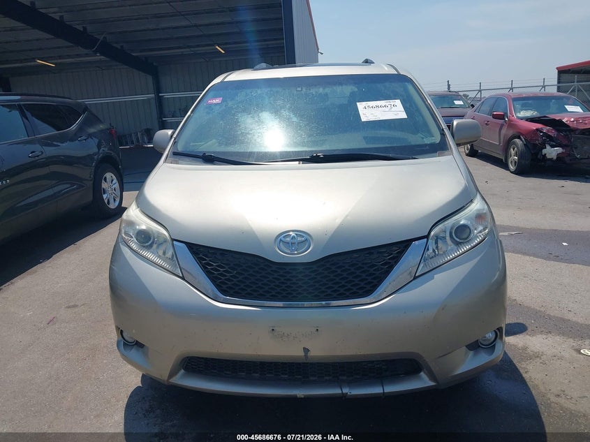 TOYOTA SIENNA - zdjęcie 12