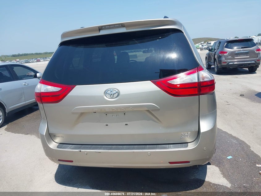 TOYOTA SIENNA - zdjęcie 16