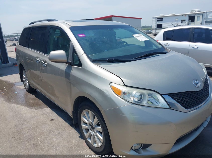TOYOTA SIENNA - zdjęcie 6