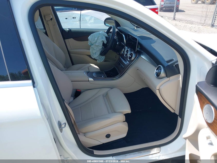 MERCEDES-BENZ GLC 300 - zdjęcie 5
