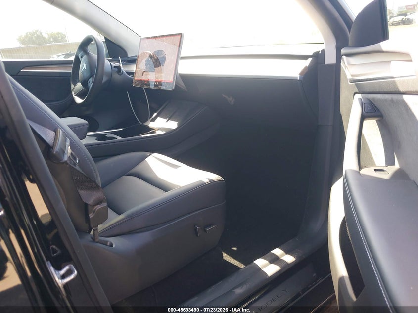 TESLA MODEL Y - zdjęcie 5