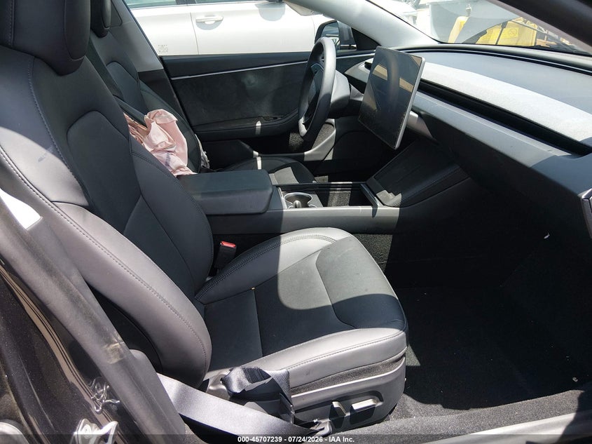TESLA MODEL 3 - zdjęcie 5