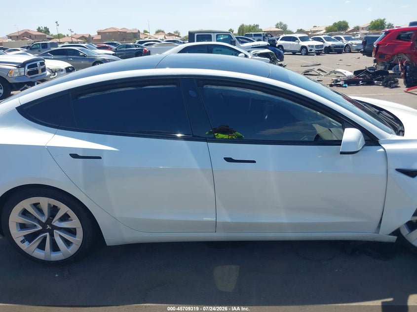 TESLA MODEL 3 - zdjęcie 13