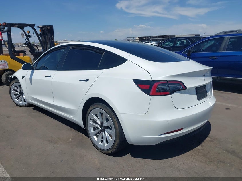 TESLA MODEL 3 - zdjęcie 3