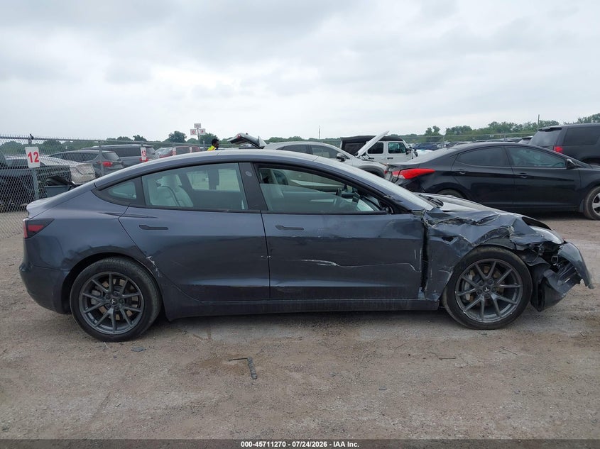 TESLA MODEL 3 - zdjęcie 12