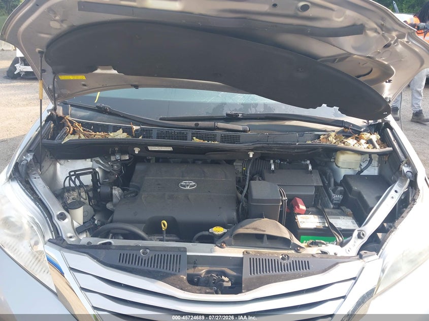TOYOTA SIENNA - zdjęcie 10