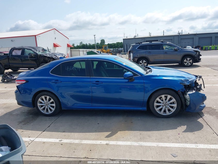 TOYOTA CAMRY - zdjęcie 13