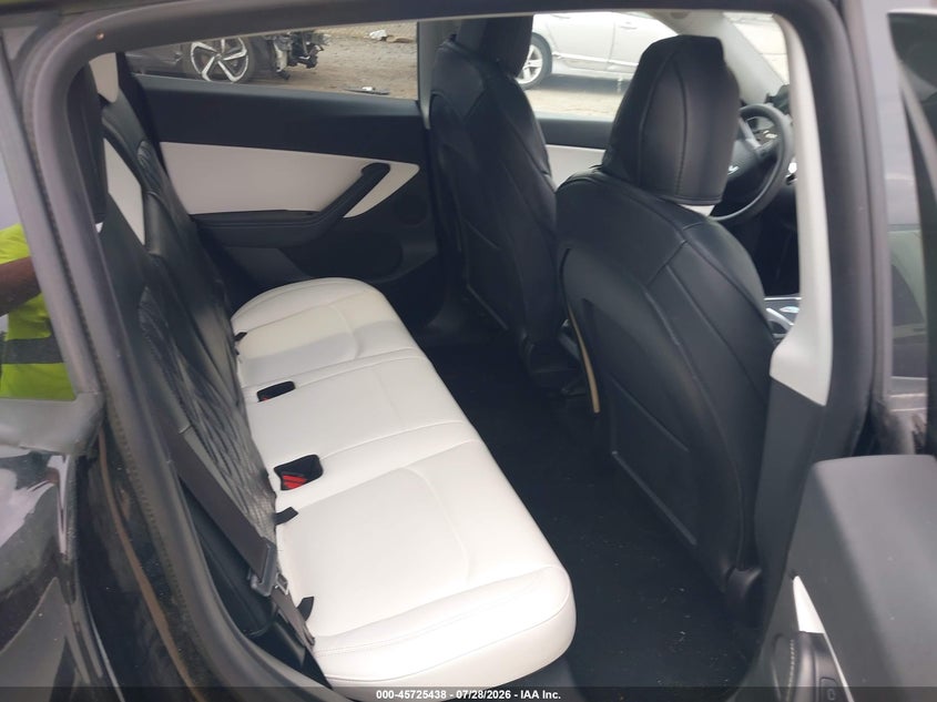 TESLA MODEL Y - zdjęcie 8