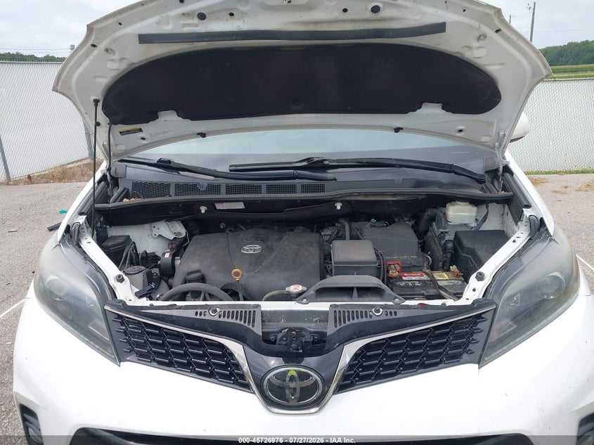 TOYOTA SIENNA - zdjęcie 10