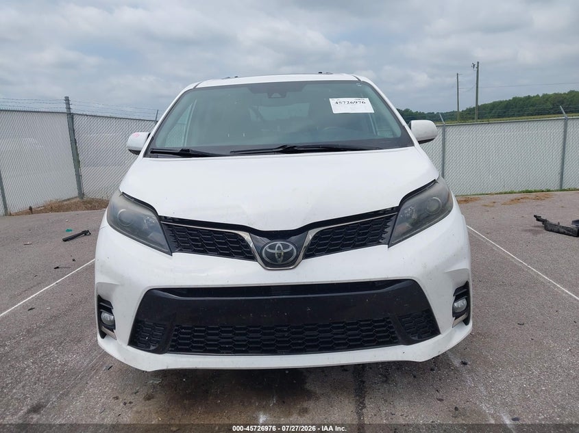 TOYOTA SIENNA - zdjęcie 13