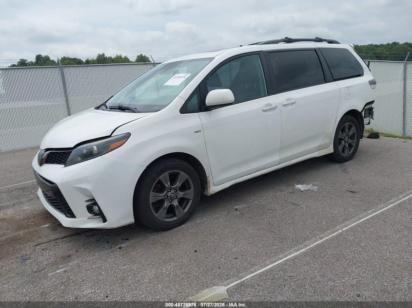TOYOTA SIENNA - zdjęcie 2