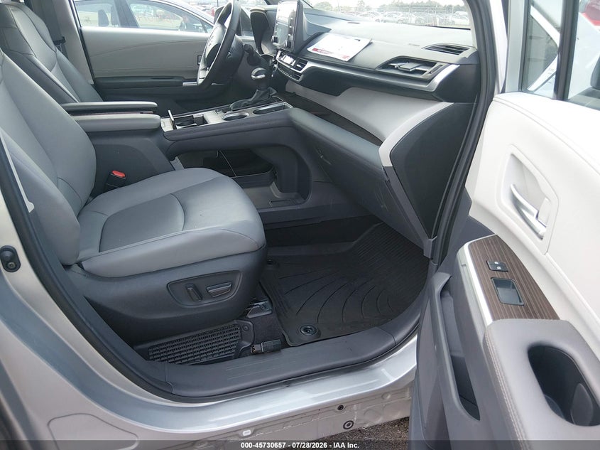 TOYOTA SIENNA - zdjęcie 5