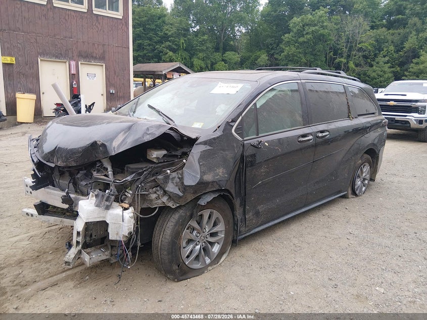 TOYOTA SIENNA - zdjęcie 2